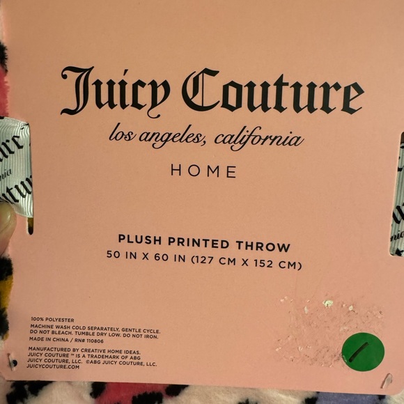 New with tags Juicy Couture plush printed throw size 50โ by 60โ, super soft ๐ฉท๐๐๐ - Picture 9 of 9